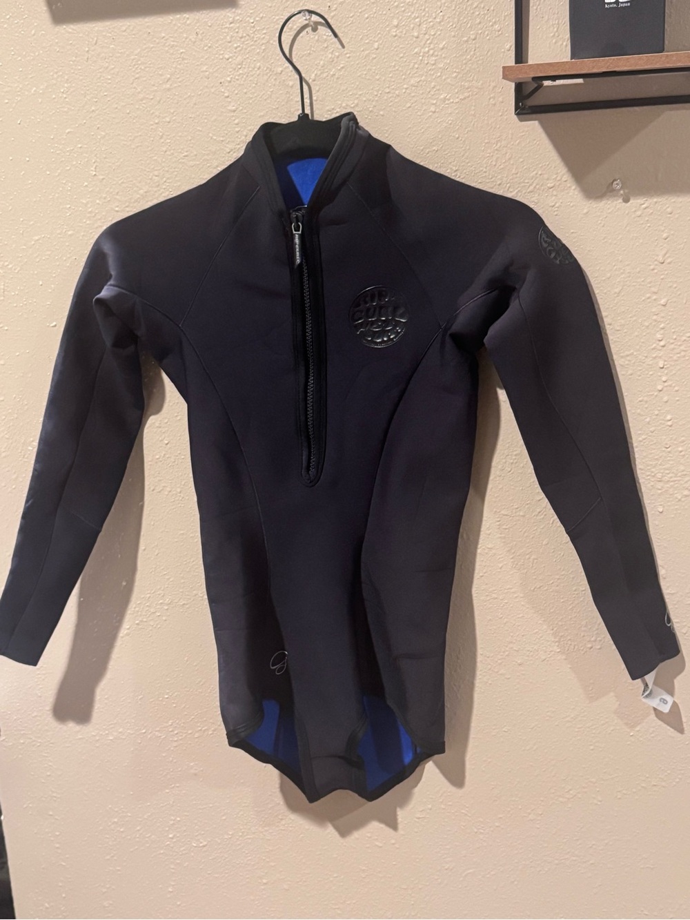 New Rip Curl- Black wetsuit 1mm
